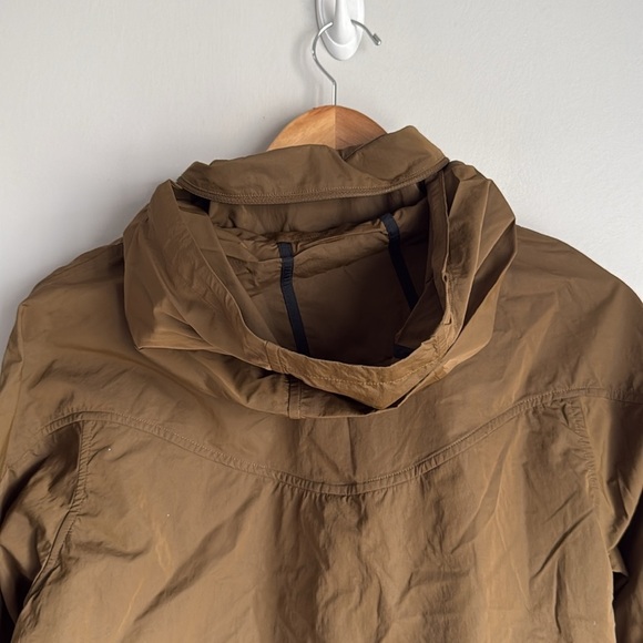 Lululemon Evergreen Anorak in Deep Artifact/Black - Picture 11 of 12